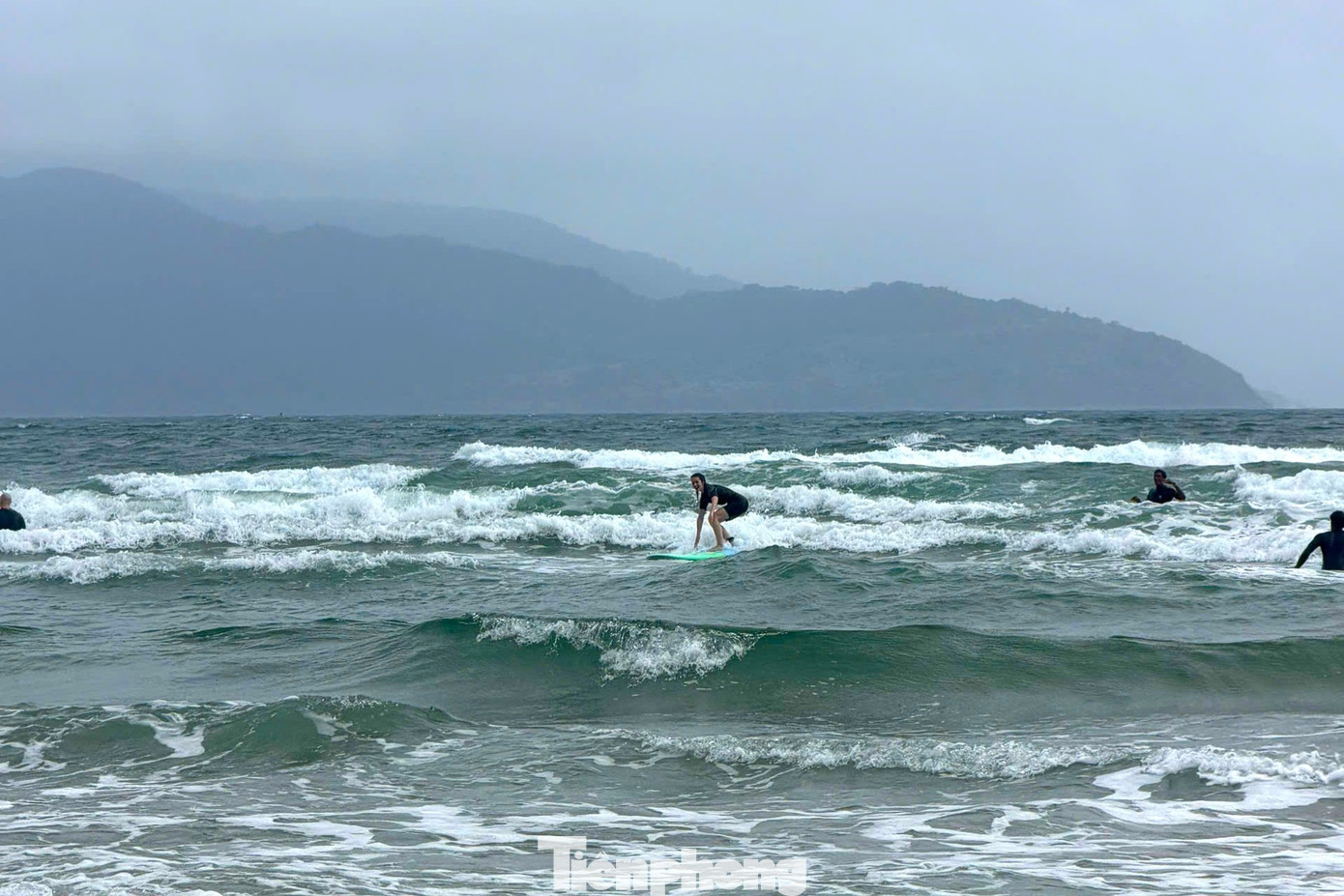 Biển Đà Nẵng không được nghỉ... Tết- Ảnh 14.