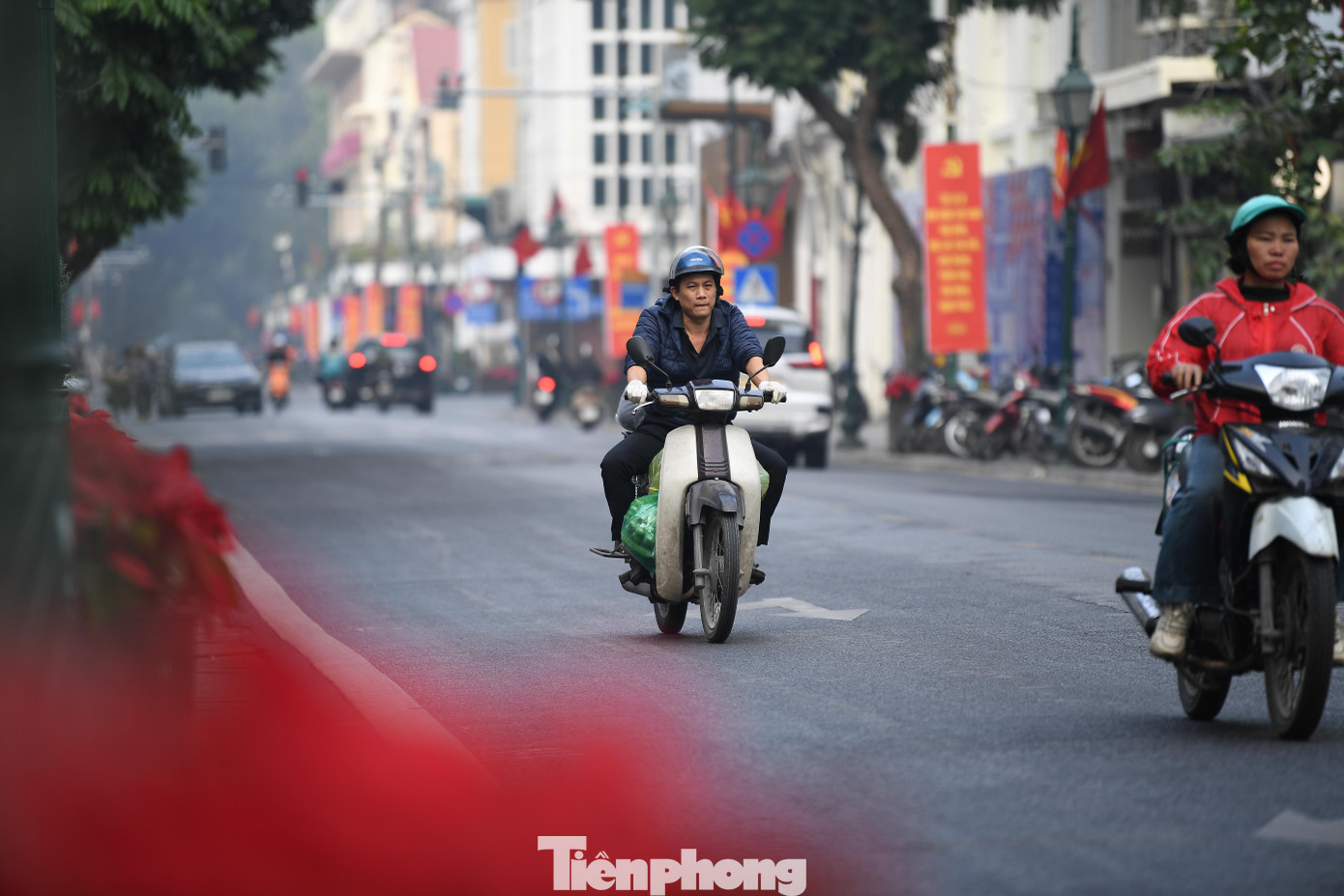 Hà Nội mùng 2 Tết: Cửa ngõ phía Nam ùn tắc cục bộ, nội đô rộng thênh thang- Ảnh 6.