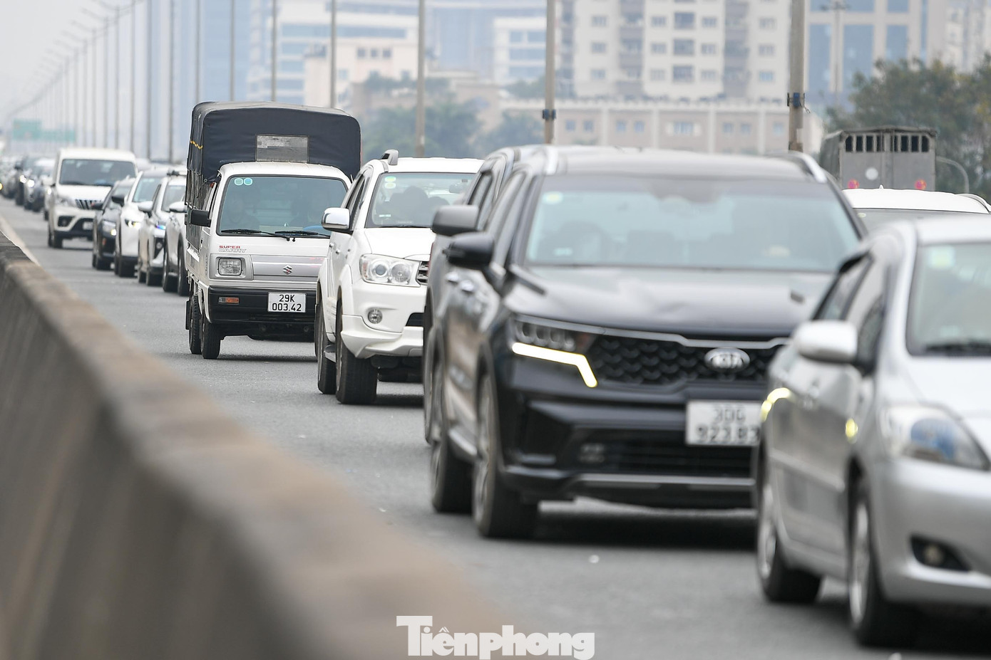 Hà Nội mùng 2 Tết: Cửa ngõ phía Nam ùn tắc cục bộ, nội đô rộng thênh thang- Ảnh 2.