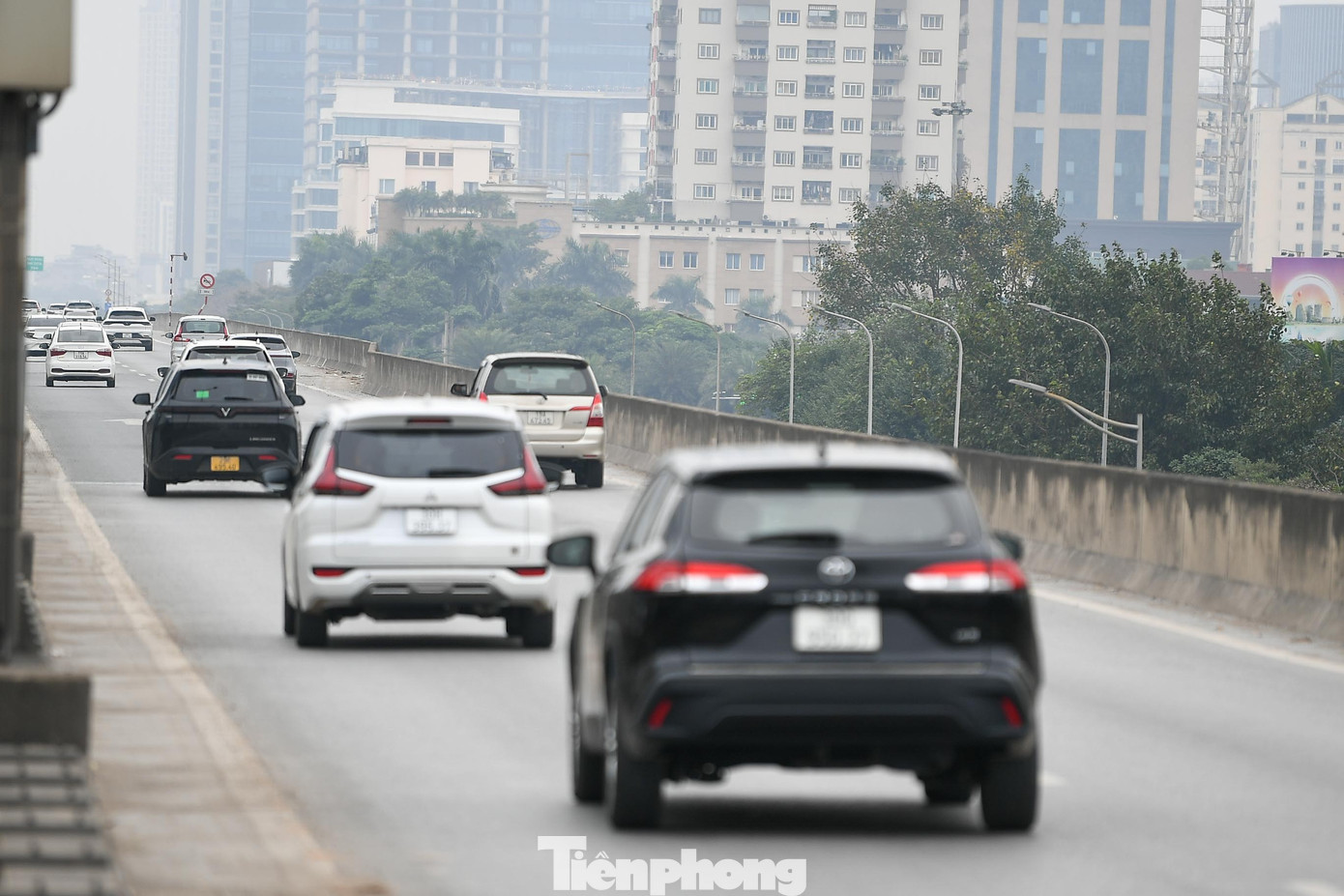 Hà Nội mùng 2 Tết: Cửa ngõ phía Nam ùn tắc cục bộ, nội đô rộng thênh thang- Ảnh 12.