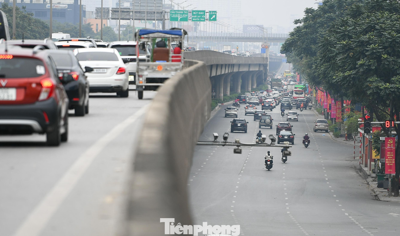 Hà Nội mùng 2 Tết: Cửa ngõ phía Nam ùn tắc cục bộ, nội đô rộng thênh thang- Ảnh 7.