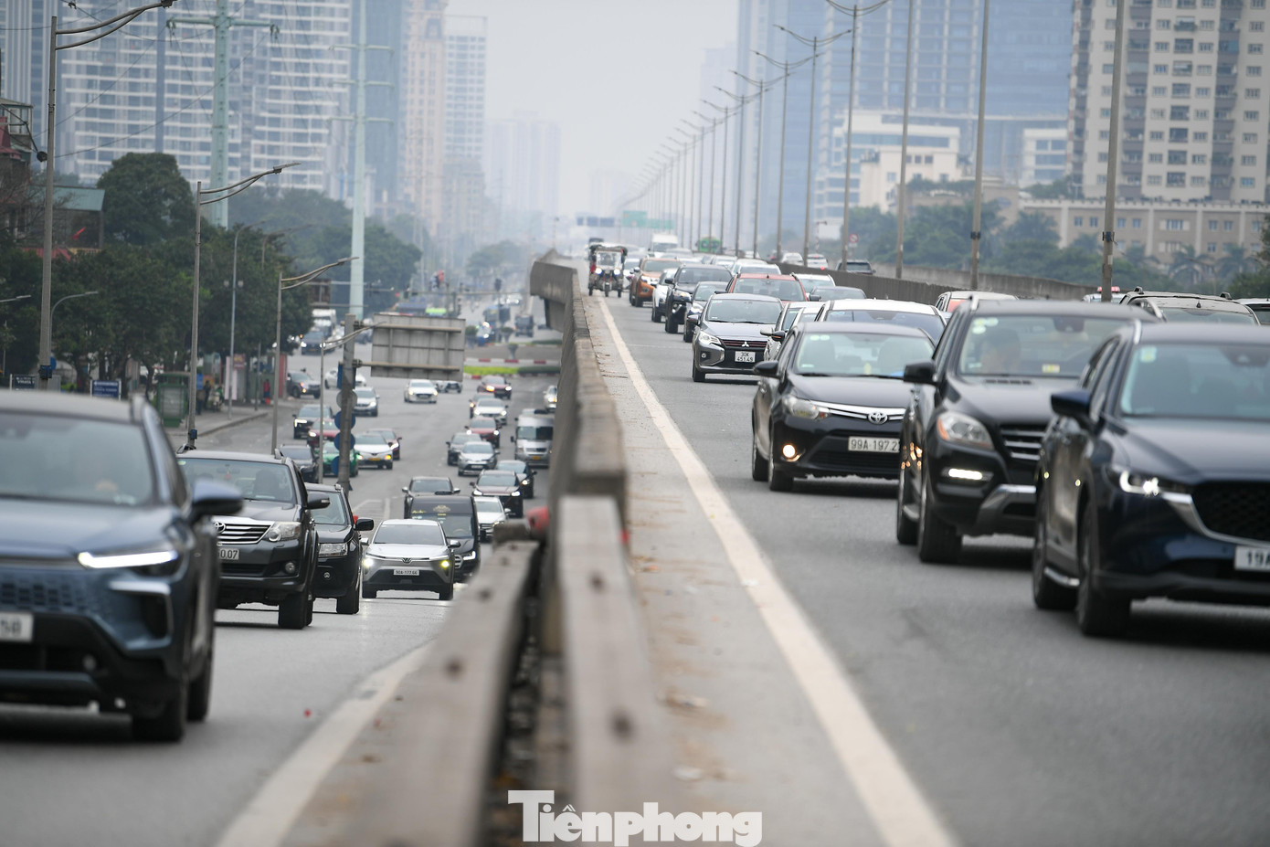 Hà Nội mùng 2 Tết: Cửa ngõ phía Nam ùn tắc cục bộ, nội đô rộng thênh thang- Ảnh 1.