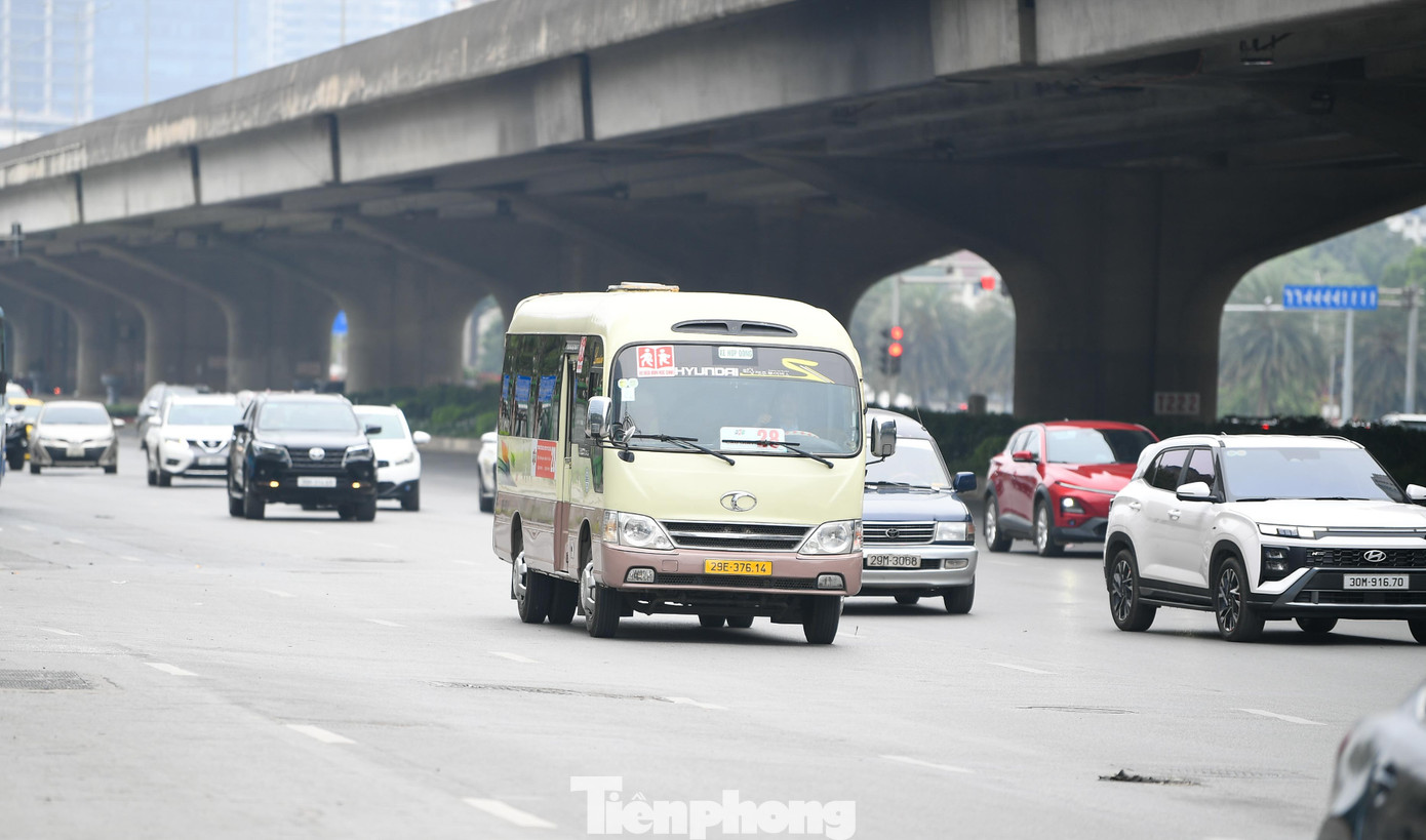 Hà Nội mùng 2 Tết: Cửa ngõ phía Nam ùn tắc cục bộ, nội đô rộng thênh thang- Ảnh 4.