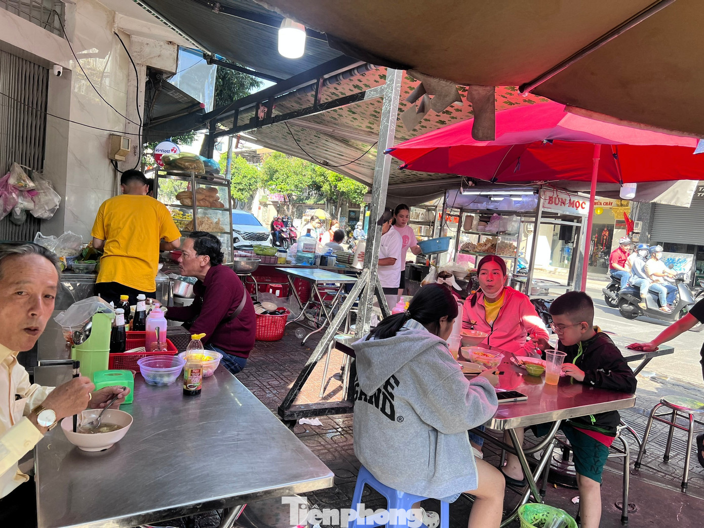 Quán ăn chay ở TPHCM đắt hàng Mùng 1 Tết- Ảnh 2.