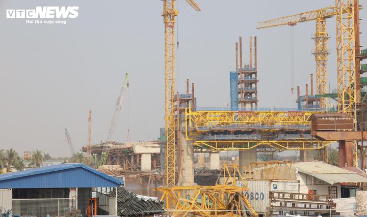 Hình hài cầu vượt sông Lạch Tray hơn 2.000 tỷ đồng sau 13 tháng thi công- Ảnh 11.