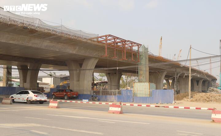 Hình hài cầu vượt sông Lạch Tray hơn 2.000 tỷ đồng sau 13 tháng thi công- Ảnh 12.