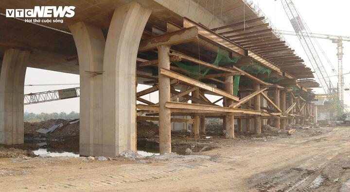 Hình hài cầu vượt sông Lạch Tray hơn 2.000 tỷ đồng sau 13 tháng thi công- Ảnh 4.