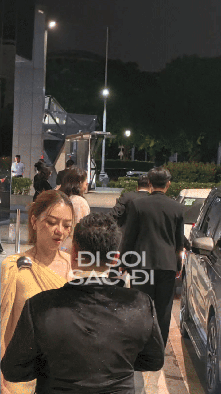 Hành động lạ của bà xã Phillip Nguyễn- Ảnh 4.