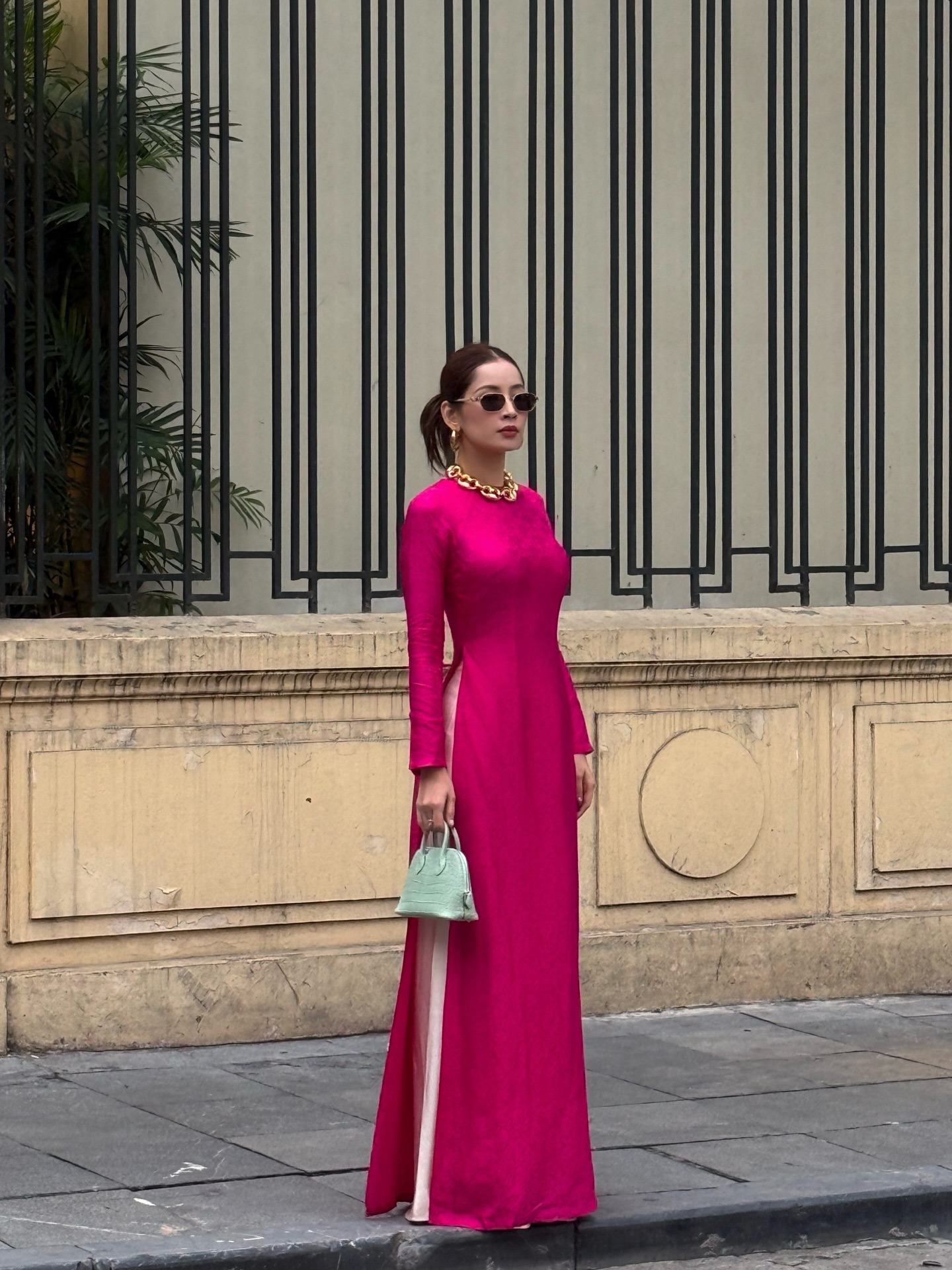 Tết nhất Chi Pu đeo vàng nặng người, fan vội hỏi trên cổ đang là mấy chục cây?- Ảnh 3.