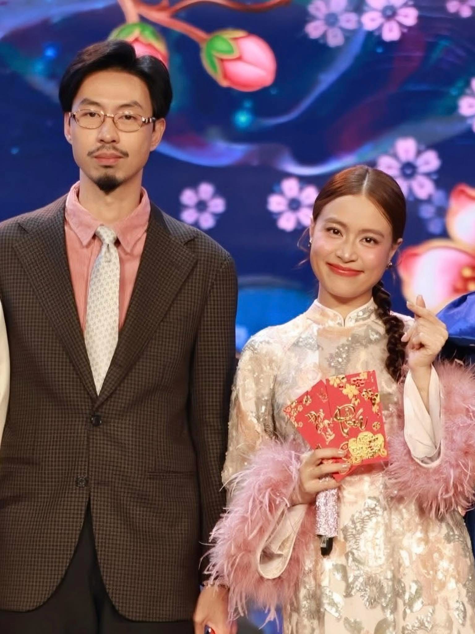 Cái Tết của Đen Vâu và Hoàng Thuỳ Linh- Ảnh 8. Cái Tết của Đen Vâu và Hoàng Thuỳ Linh- Ảnh 8.