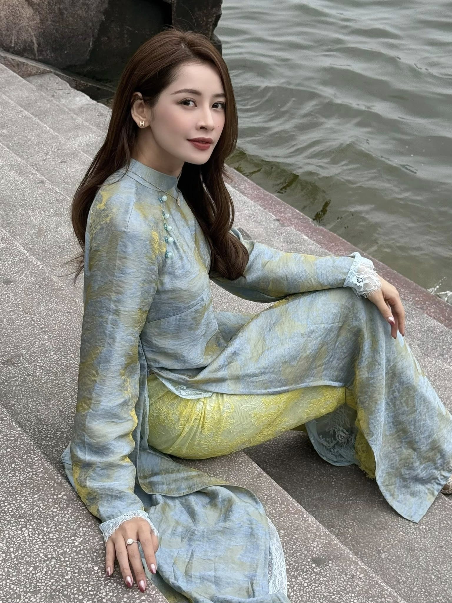 Tết nhất Chi Pu đeo vàng nặng người, fan vội hỏi trên cổ đang là mấy chục cây?- Ảnh 9.