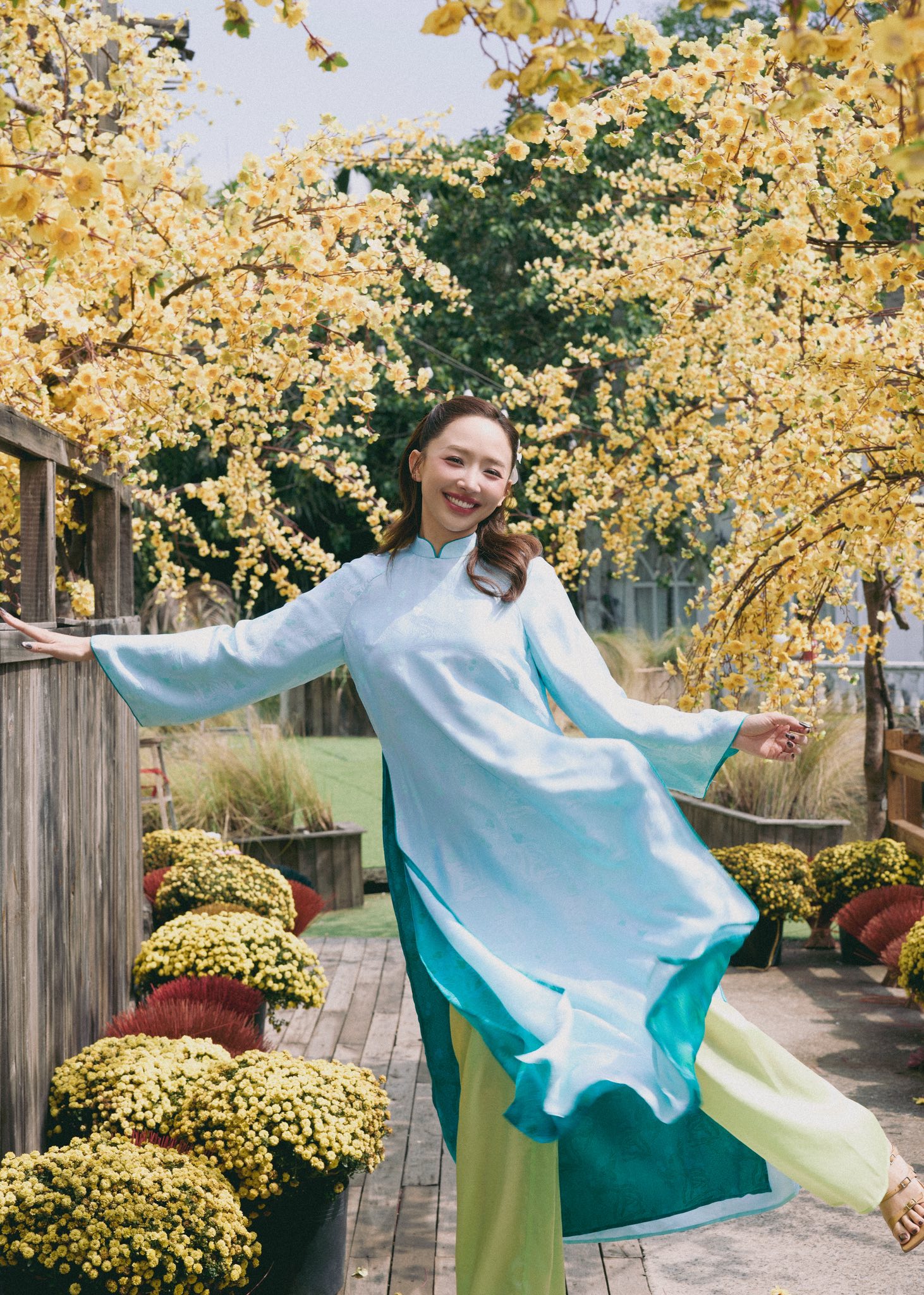 Thái độ trái ngược của Tóc Tiên và Touliver sau khi ly hôn- Ảnh 1. Thái độ trái ngược của Tóc Tiên và Touliver sau khi ly hôn- Ảnh 1.