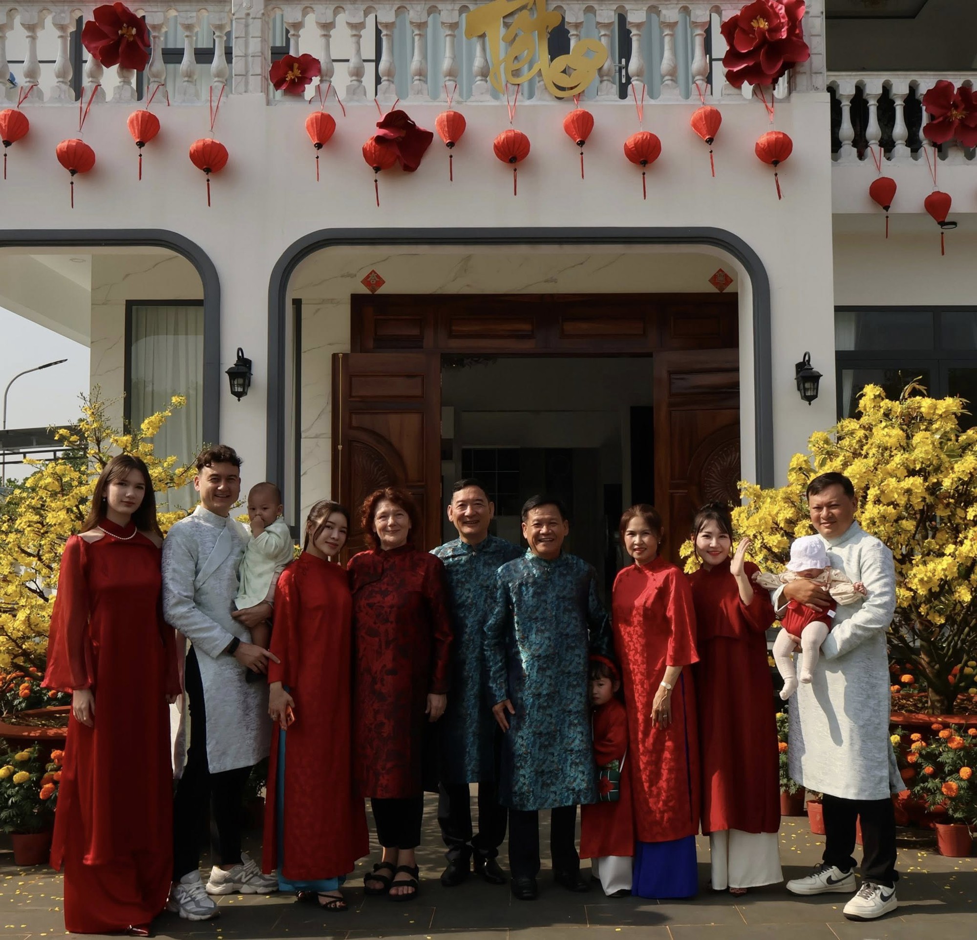 Gia đình Văn Lâm tham qua Địa đạo Củ Chi ngày Tết, Yến Xuân khoe khéo mối quan hệ với mẹ chồng người Nga- Ảnh 4.