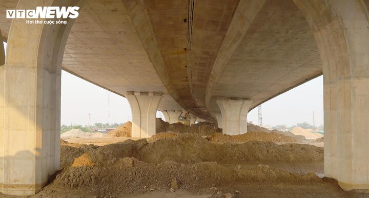 Hình hài cầu vượt sông Lạch Tray hơn 2.000 tỷ đồng sau 13 tháng thi công- Ảnh 6.