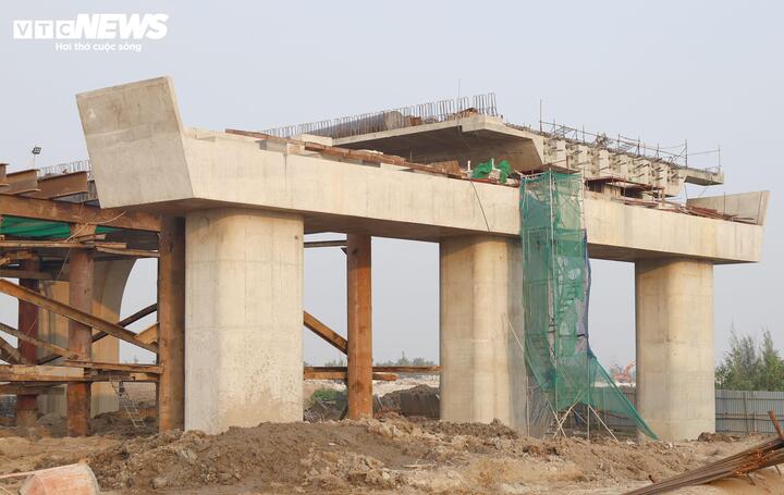 Hình hài cầu vượt sông Lạch Tray hơn 2.000 tỷ đồng sau 13 tháng thi công- Ảnh 8.