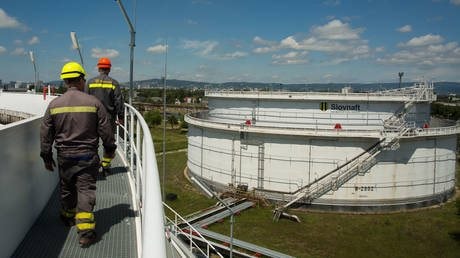 Tố Ukraine cố tình đóng băng đường ống dẫn dầu Nga, quốc gia EU cắt nguồn cung dầu cho Kiev, tuyên bố tình trạng khẩn cấp- Ảnh 1.