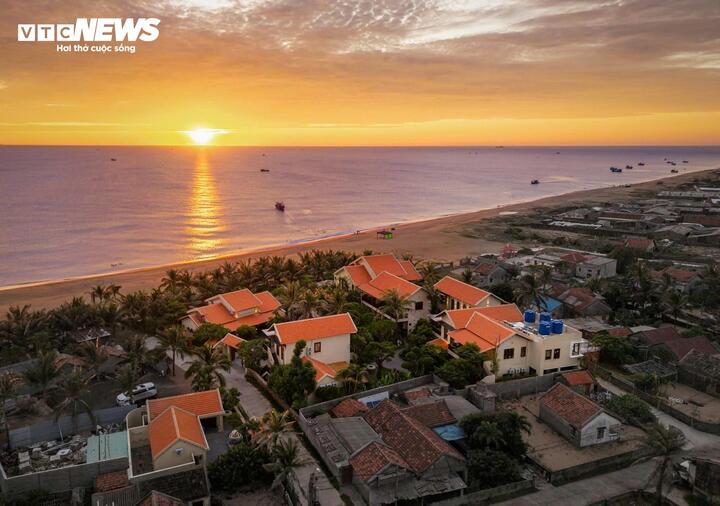 Độc đáo ngôi làng '100% nhà lợp mái đỏ' bên biển Đắk Lắk- Ảnh 2.