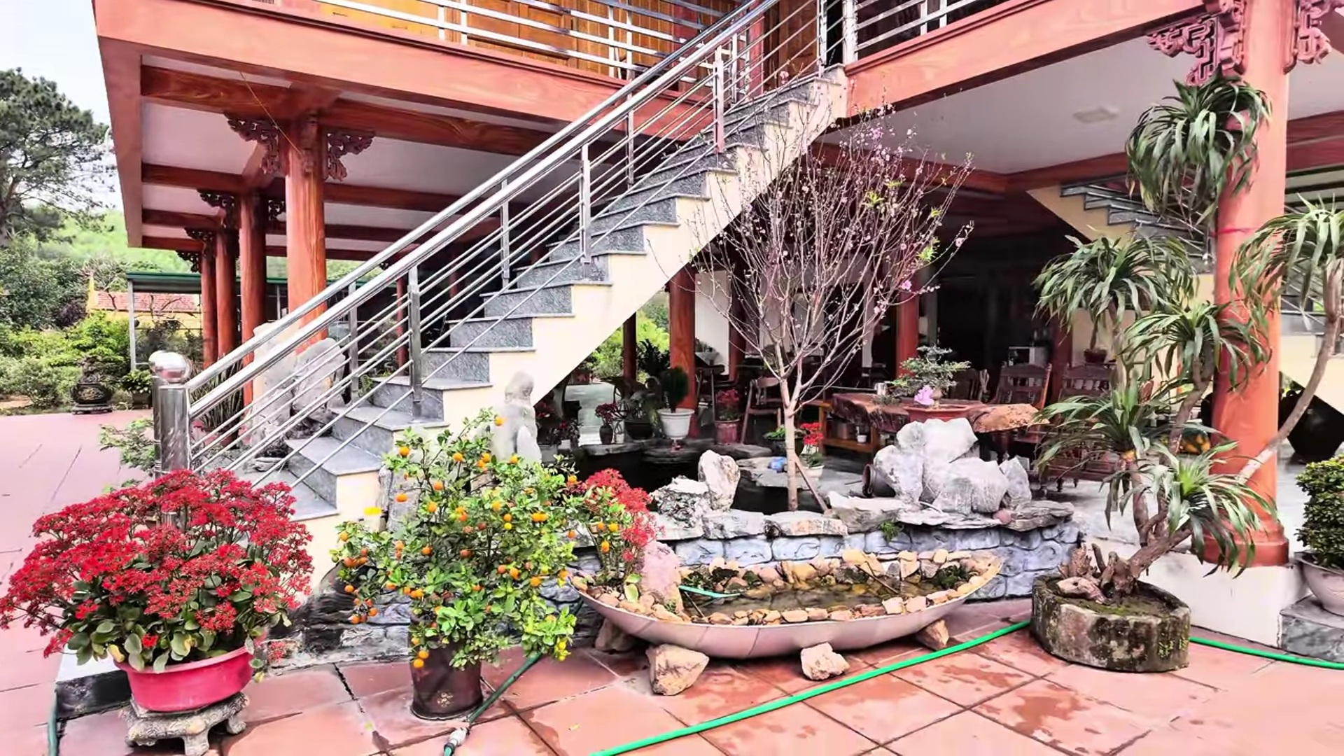 Nam diễn viên là ông chủ ở TP.HCM về biệt thự nghìn m2 ở Hải Phòng, đất đai bạt ngàn - Ảnh 2.