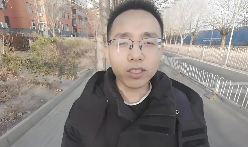 Phát hiện 1 thạc sĩ “gác bằng” đi làm công nhân vệ sinh, nhận lương 11 triệu đồng/tháng- Ảnh 2.