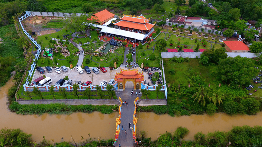 Cuộc sống của 2 "vua hài kịch" nổi tiếng nhất Việt Nam, sở hữu nhà thờ trăm tỷ, thích ăn dưa muối, cá khô- Ảnh 8.