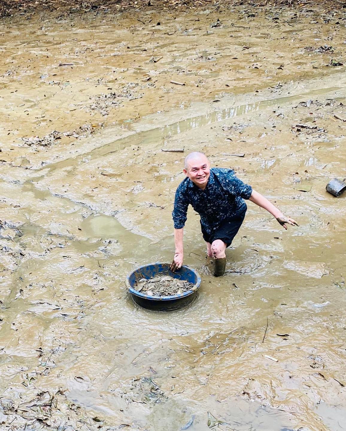 Cuộc sống của 2 "vua hài kịch" nổi tiếng nhất Việt Nam, sở hữu nhà thờ trăm tỷ, thích ăn dưa muối, cá khô- Ảnh 5.