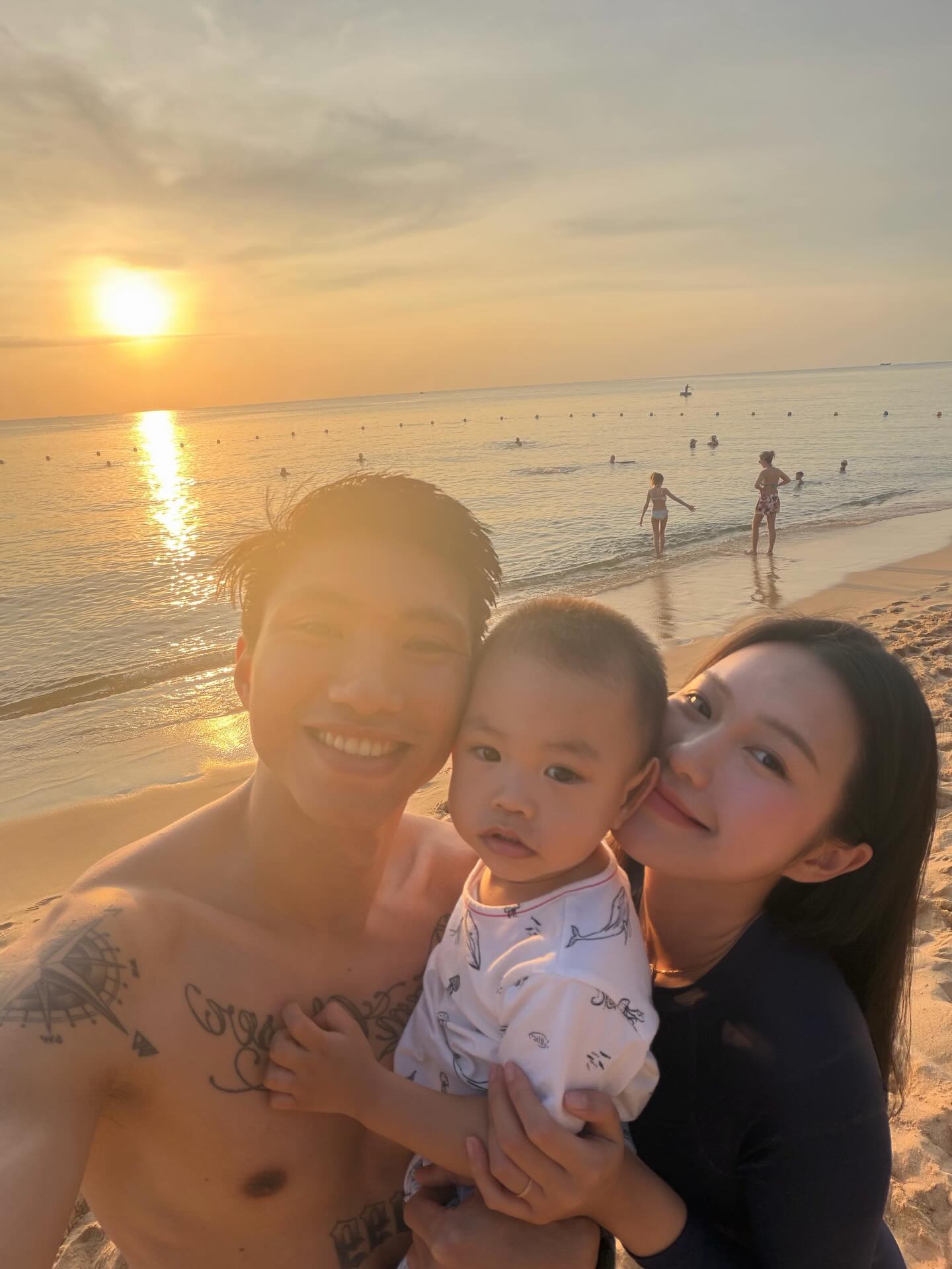 Tiểu thư Doãn Hải My khoe đi học Thạc sĩ Luật, Văn Hậu nhiệt tình ủng hộ vợ thành "hot mom tri thức" - Ảnh 7.