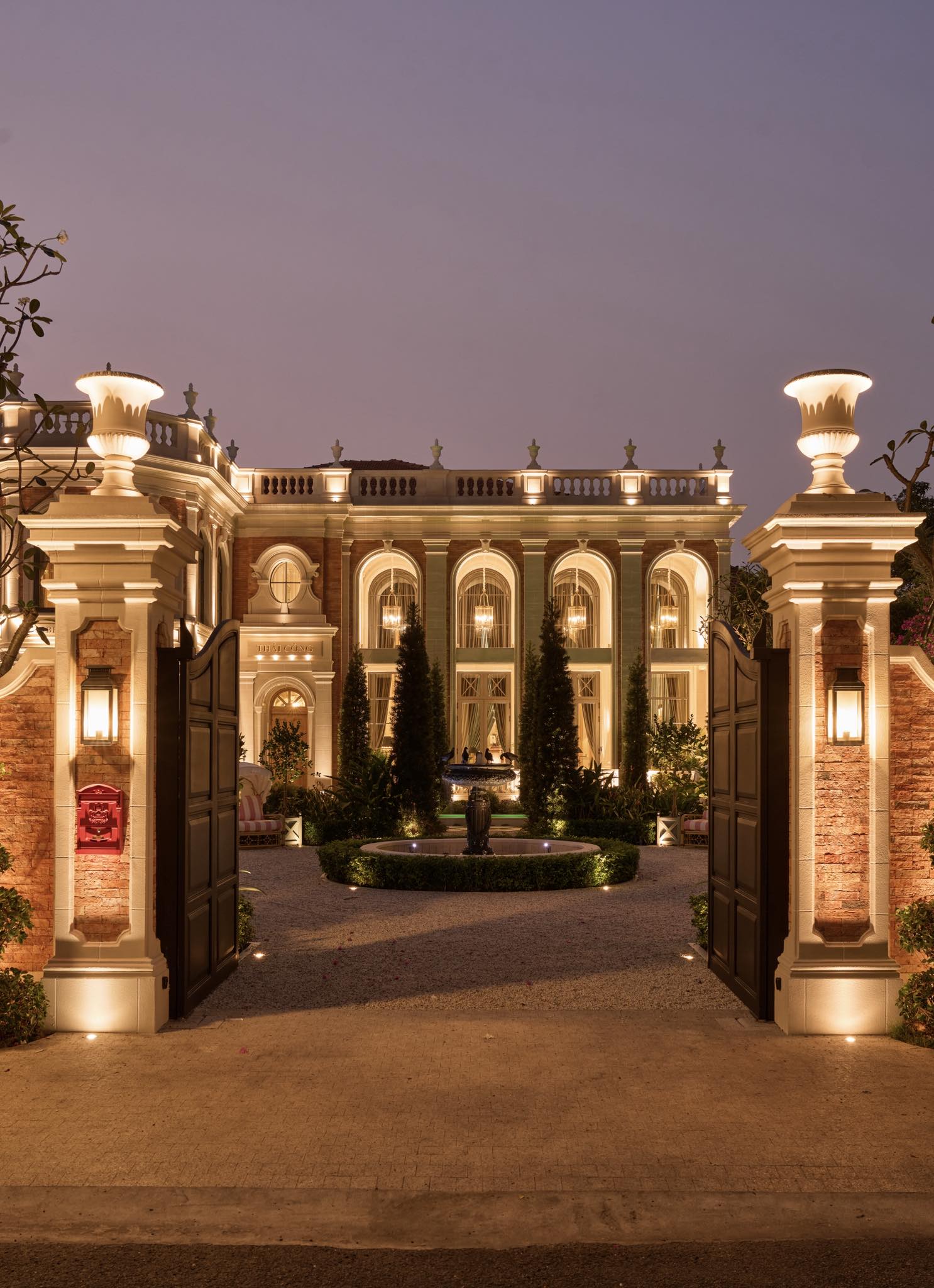 Biệt thự triệu đô ở TP.HCM của Thái Công bị chê "nhìn thôi đã thấy mệt" - Ảnh 15.