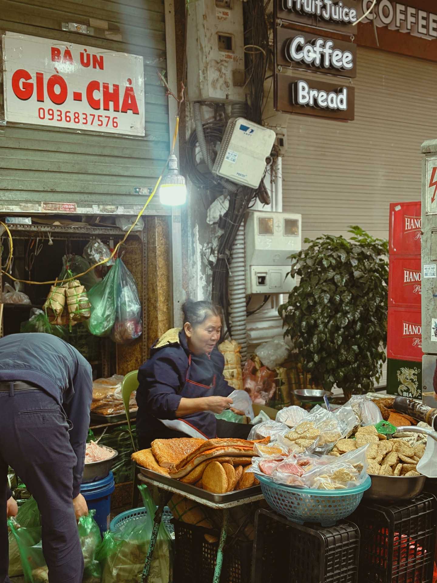 Rằm tháng Chạp: Chợ Hàng Bè vắng dần, "chợ nhà giàu" này bất ngờ lên ngôi - Ảnh 2. Rằm tháng Chạp: Chợ Hàng Bè vắng dần, "chợ nhà giàu" này bất ngờ lên ngôi - Ảnh 2.