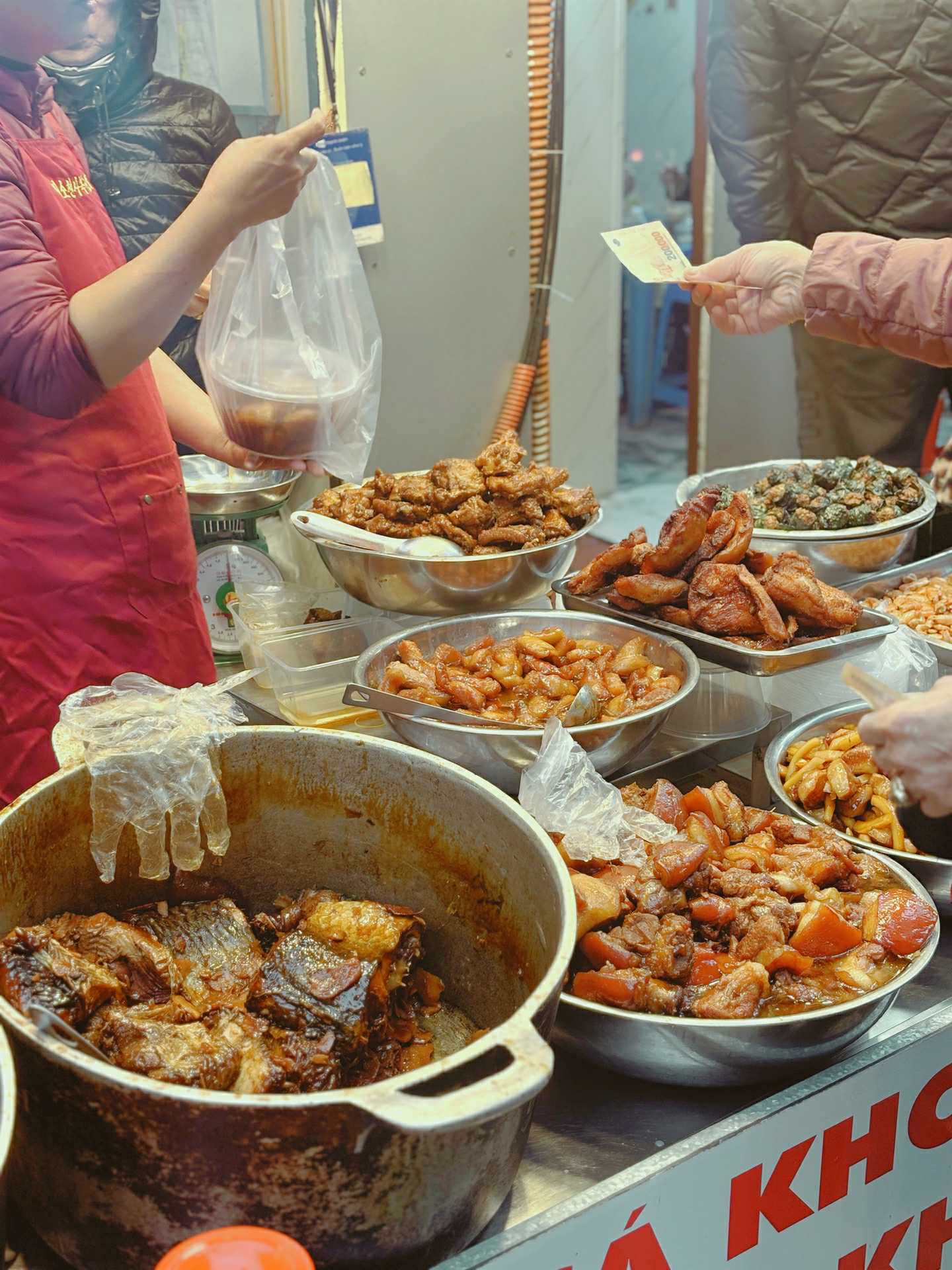 Rằm tháng Chạp: Chợ Hàng Bè vắng dần, "chợ nhà giàu" này bất ngờ lên ngôi - Ảnh 3. Rằm tháng Chạp: Chợ Hàng Bè vắng dần, "chợ nhà giàu" này bất ngờ lên ngôi - Ảnh 3.