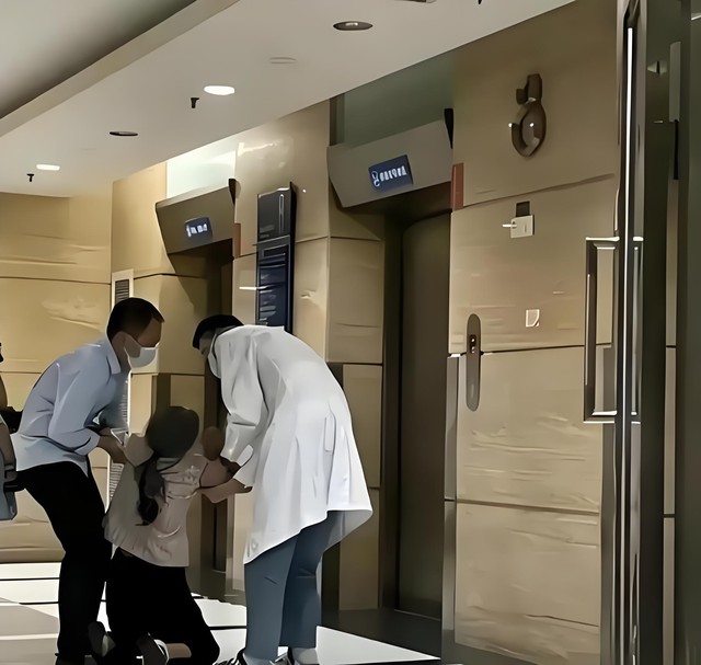 Bác sĩ bệnh viện tuyến đầu: "Sau 24 năm làm việc trong ICU, tôi thà nuôi đứa con ngốc nghếch một chút"- Ảnh 2.