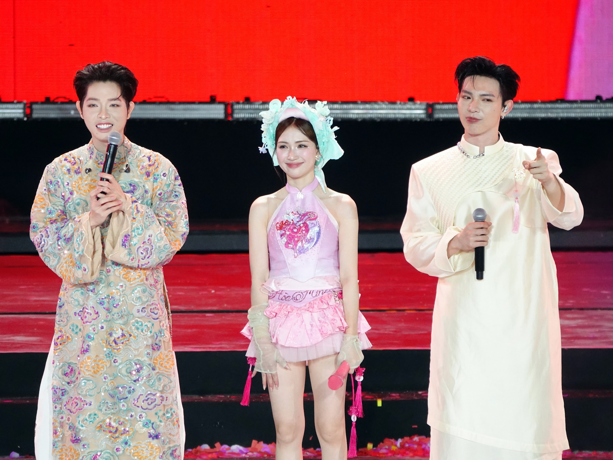 Hoà Minzy được "đại gia" vung tiền làm 1 điều đặc biệt tại fan concert - Ảnh 3.