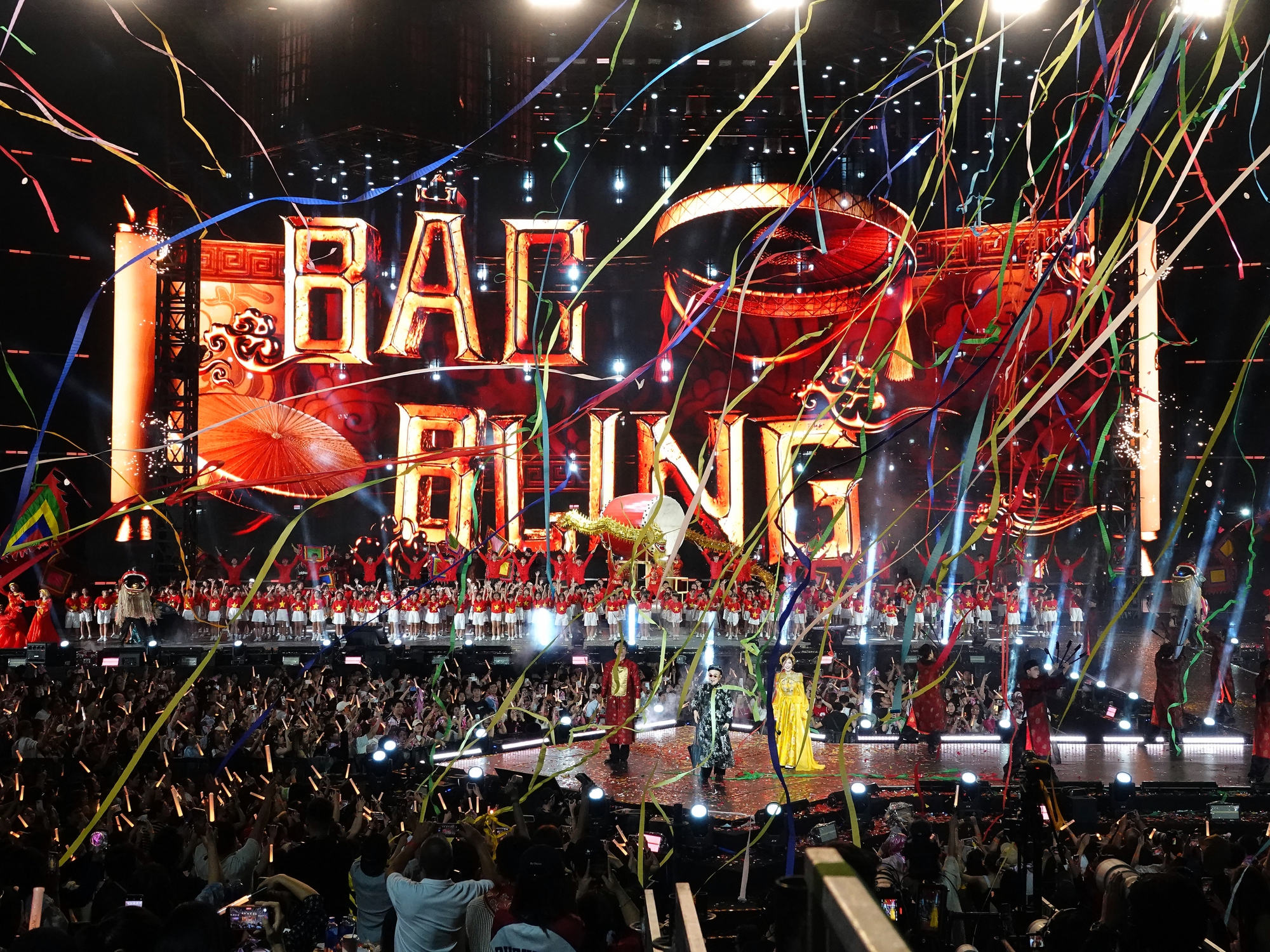 Hoà Minzy được "đại gia" vung tiền làm 1 điều đặc biệt tại fan concert - Ảnh 6.