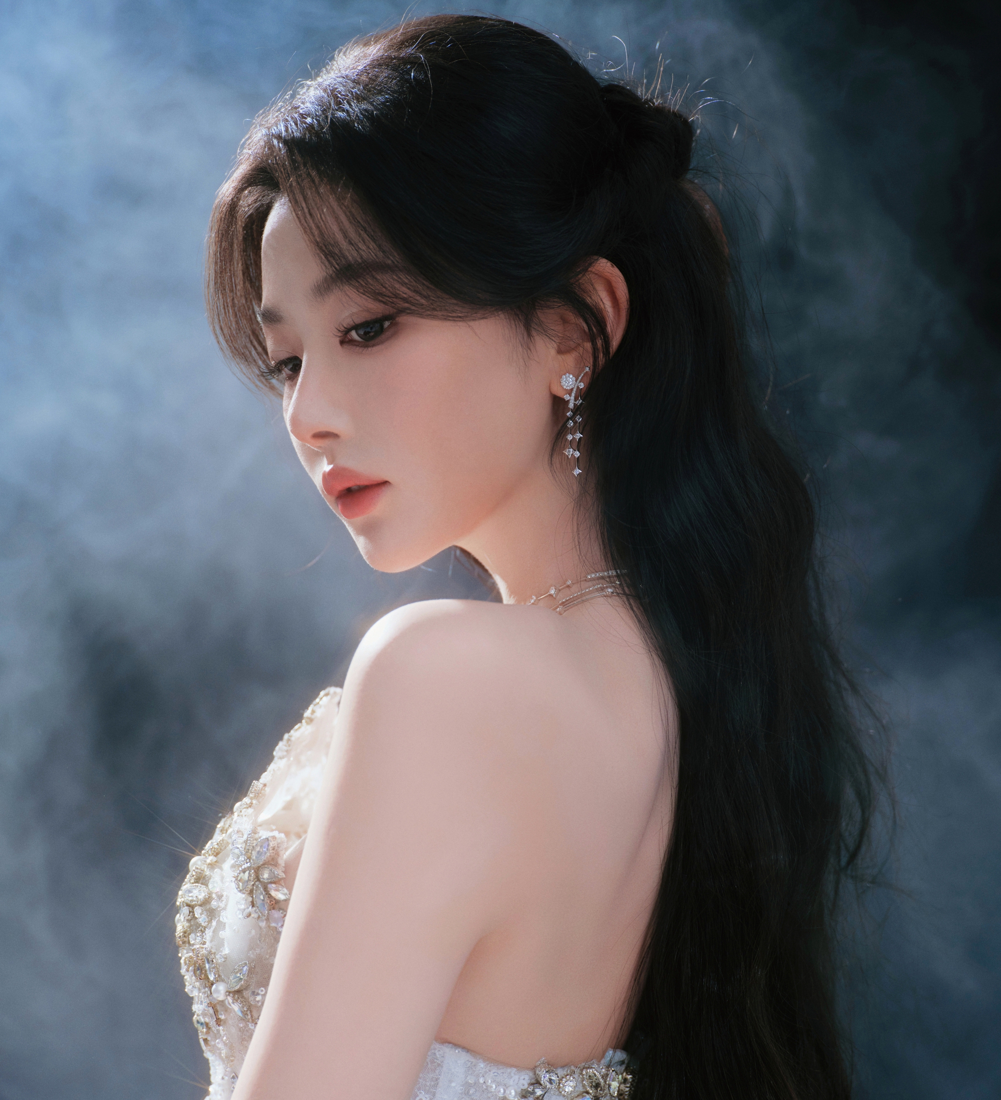 Cả showbiz chưa thấy ai dám chê mỹ nhân này: Nhan sắc quý hơn kim cương châu báu, thua công chúa mỗi cái tên- Ảnh 6. Cả showbiz chưa thấy ai dám chê mỹ nhân này: Nhan sắc quý hơn kim cương châu báu, thua công chúa mỗi cái tên- Ảnh 6.