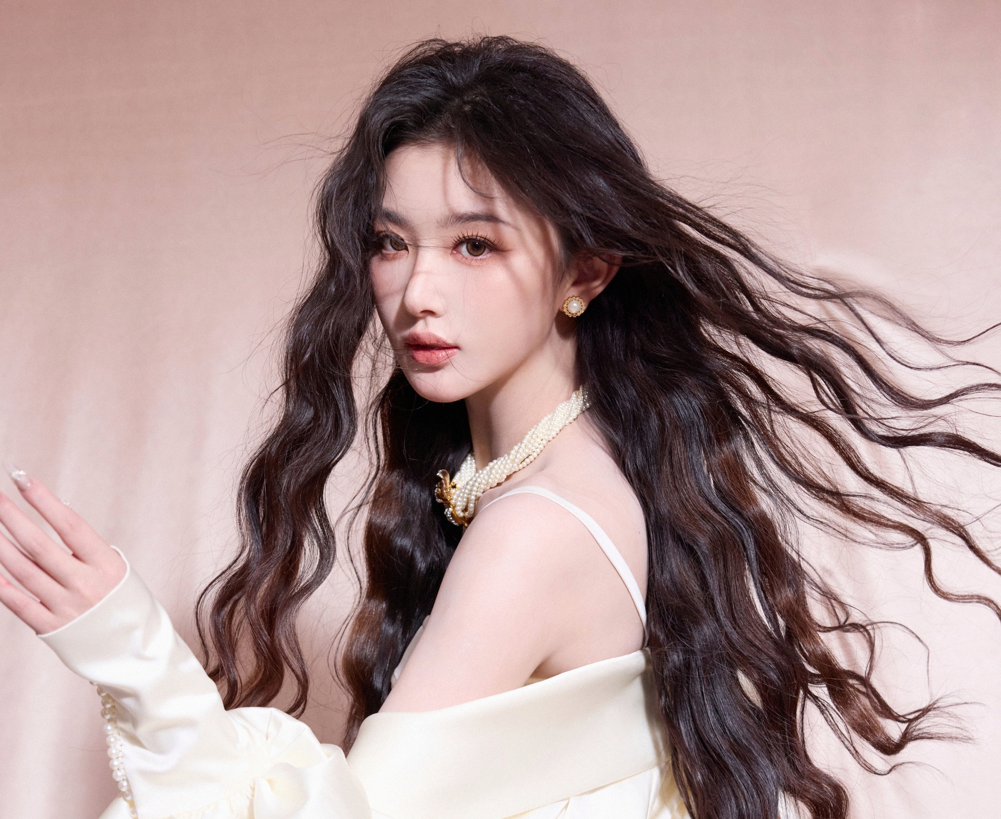 Cả showbiz chưa thấy ai dám chê mỹ nhân này: Nhan sắc quý hơn kim cương châu báu, thua công chúa mỗi cái tên- Ảnh 4. Cả showbiz chưa thấy ai dám chê mỹ nhân này: Nhan sắc quý hơn kim cương châu báu, thua công chúa mỗi cái tên- Ảnh 4.