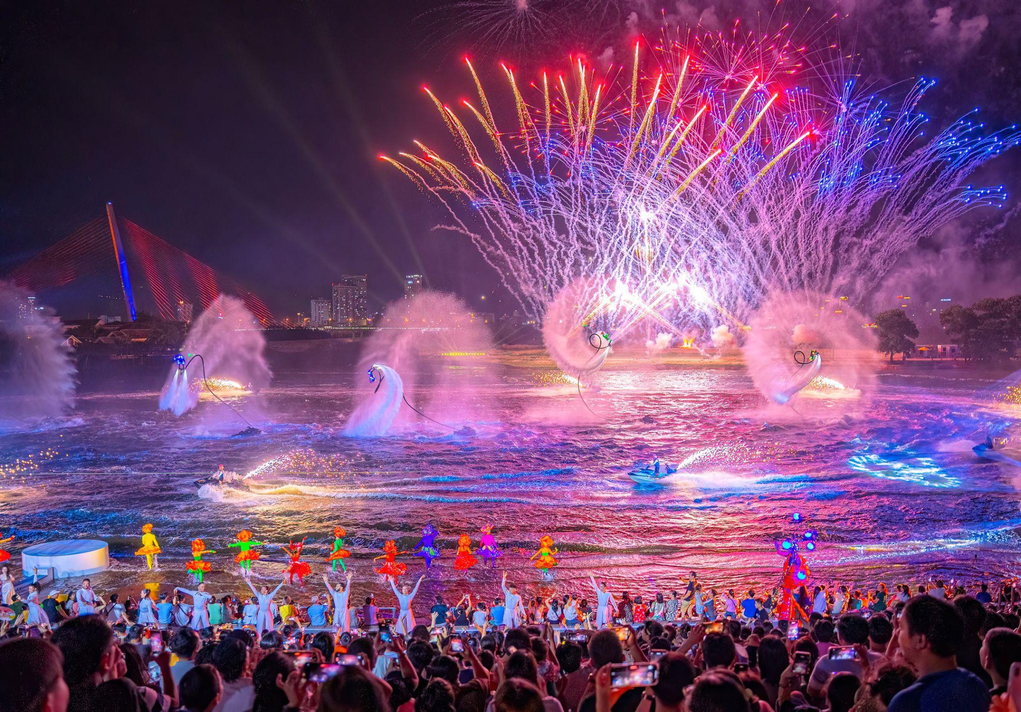 Phát hiện 1 địa phương đón niềm vui mỗi tối suốt 2 năm liền, hàng triệu lượt người hân hoan - Ảnh 7.