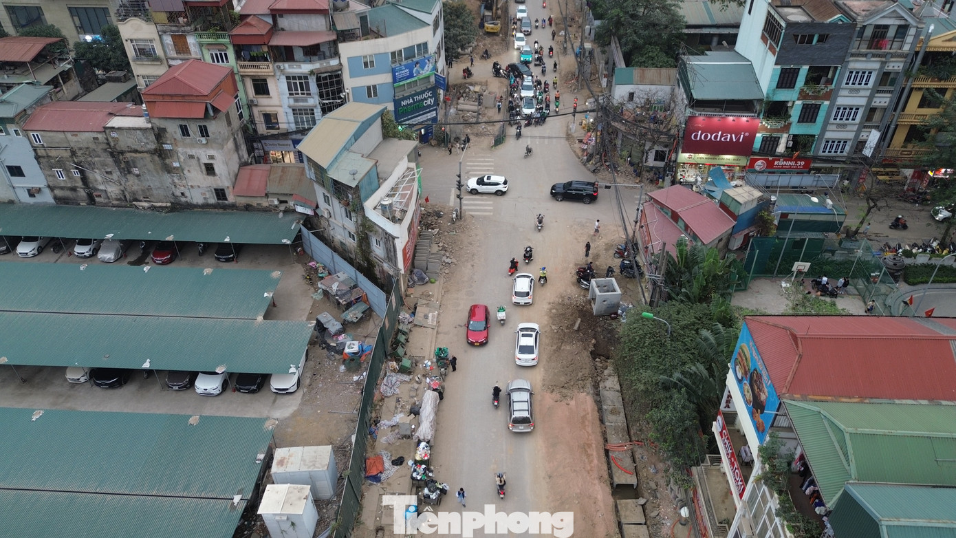 Hà Nội: Biển cấm ô tô xuất hiện giữa tuyến Nguyễn Tuân, tài xế lo 'dính' phạt nguội- Ảnh 9.