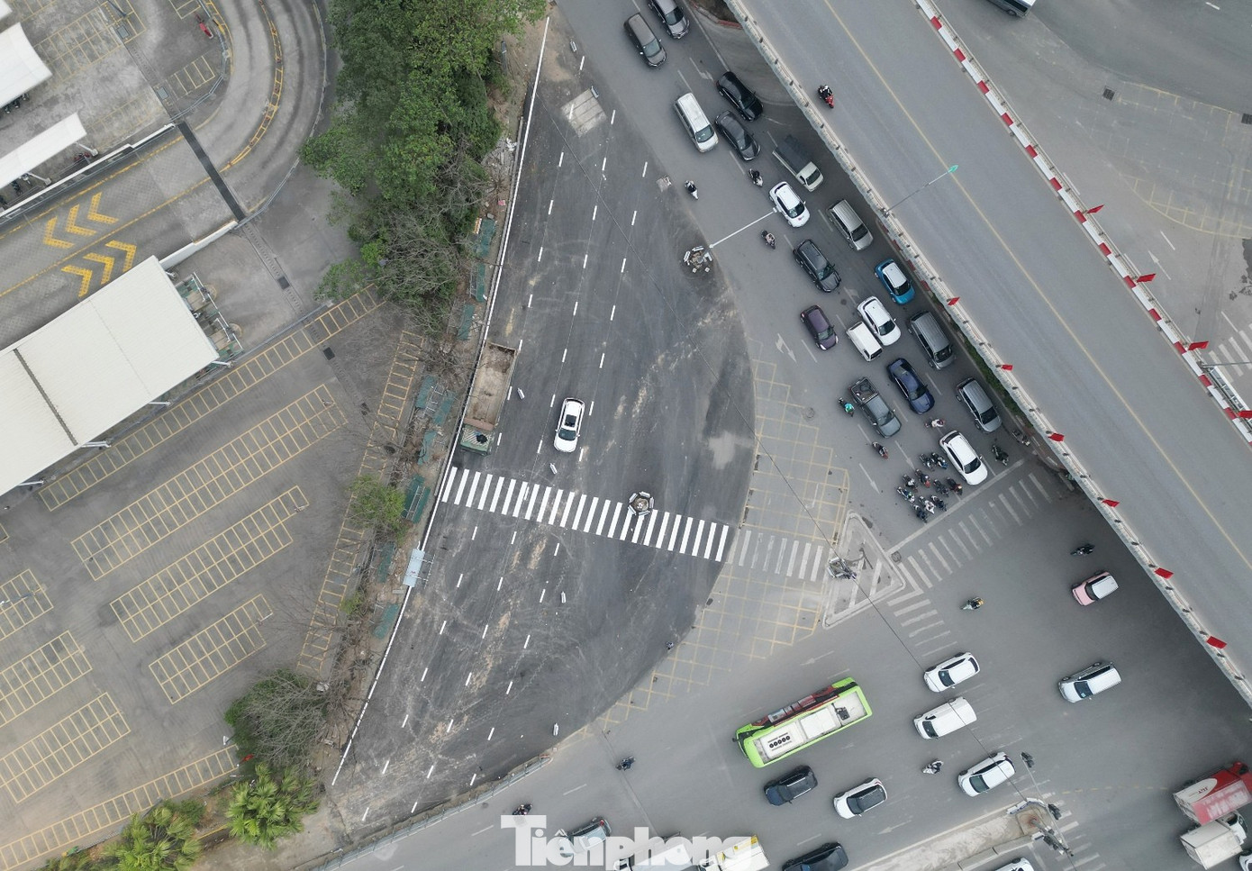 Xe đi lại thế nào khi điều chỉnh giao thông tại công trình hầm chui nút giao Cổ Linh?- Ảnh 6.