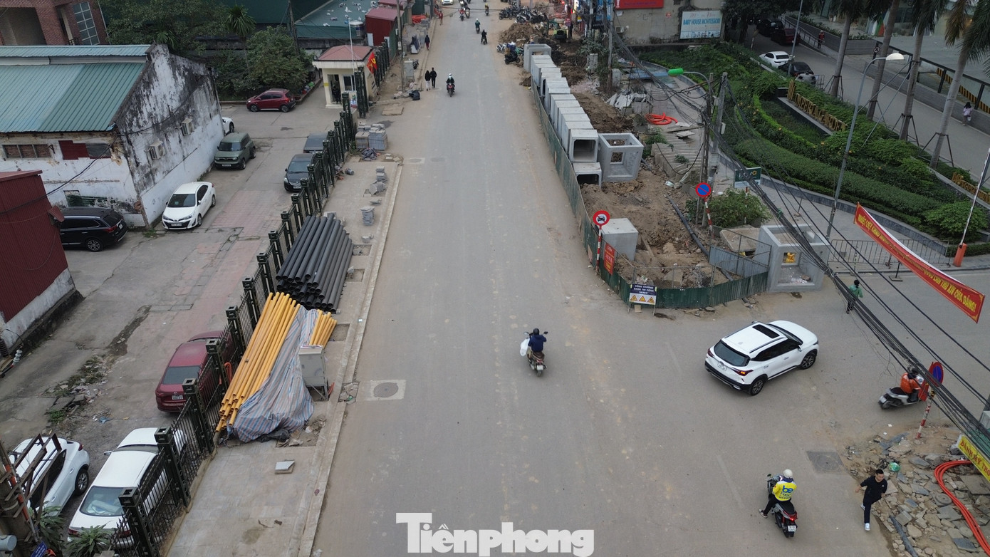 Hà Nội: Biển cấm ô tô xuất hiện giữa tuyến Nguyễn Tuân, tài xế lo 'dính' phạt nguội- Ảnh 5.