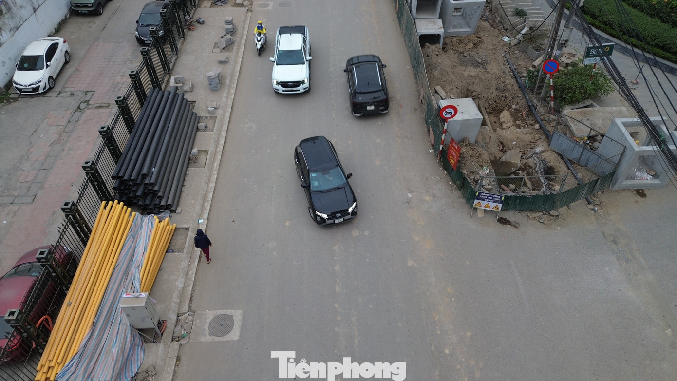 Hà Nội: Biển cấm ô tô xuất hiện giữa tuyến Nguyễn Tuân, tài xế lo 'dính' phạt nguội- Ảnh 6.