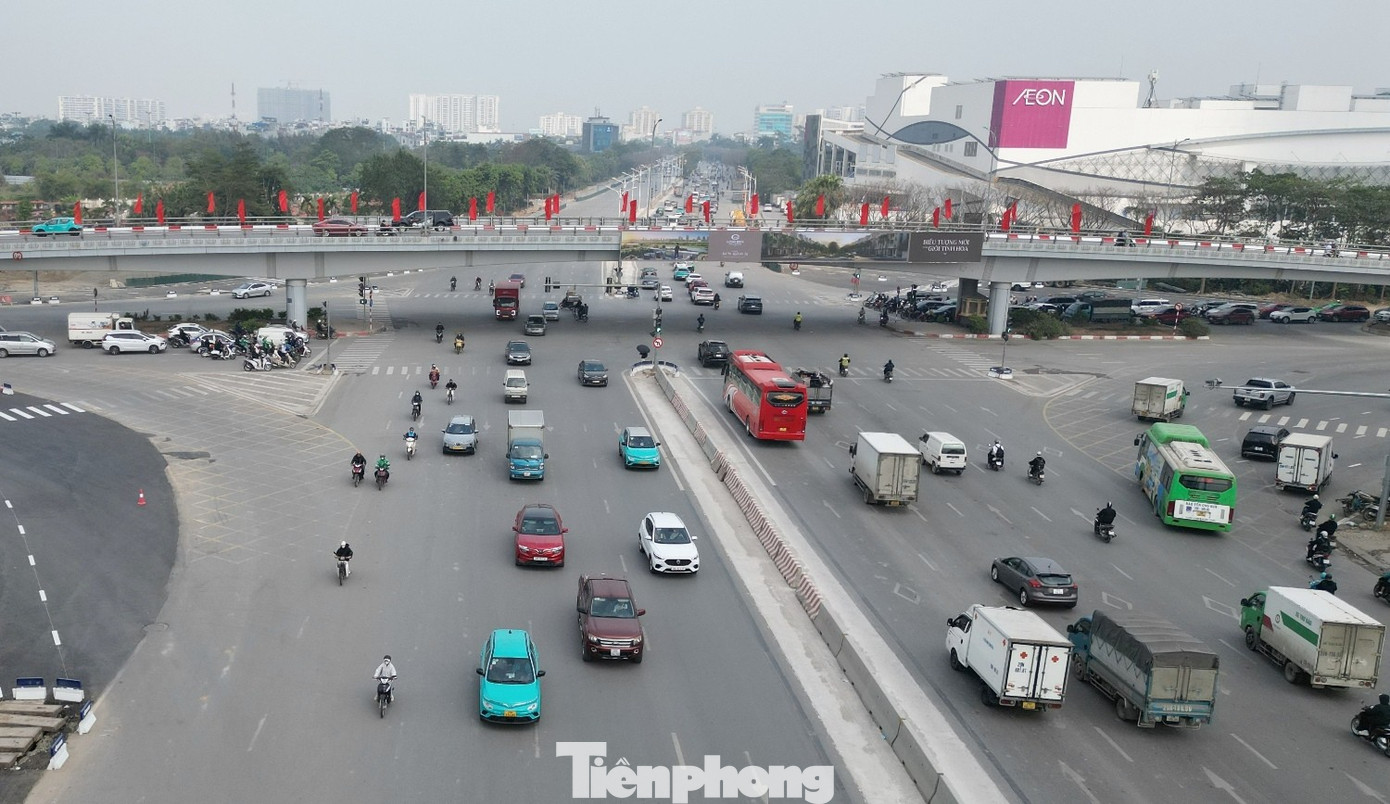 Xe đi lại thế nào khi điều chỉnh giao thông tại công trình hầm chui nút giao Cổ Linh?- Ảnh 2.