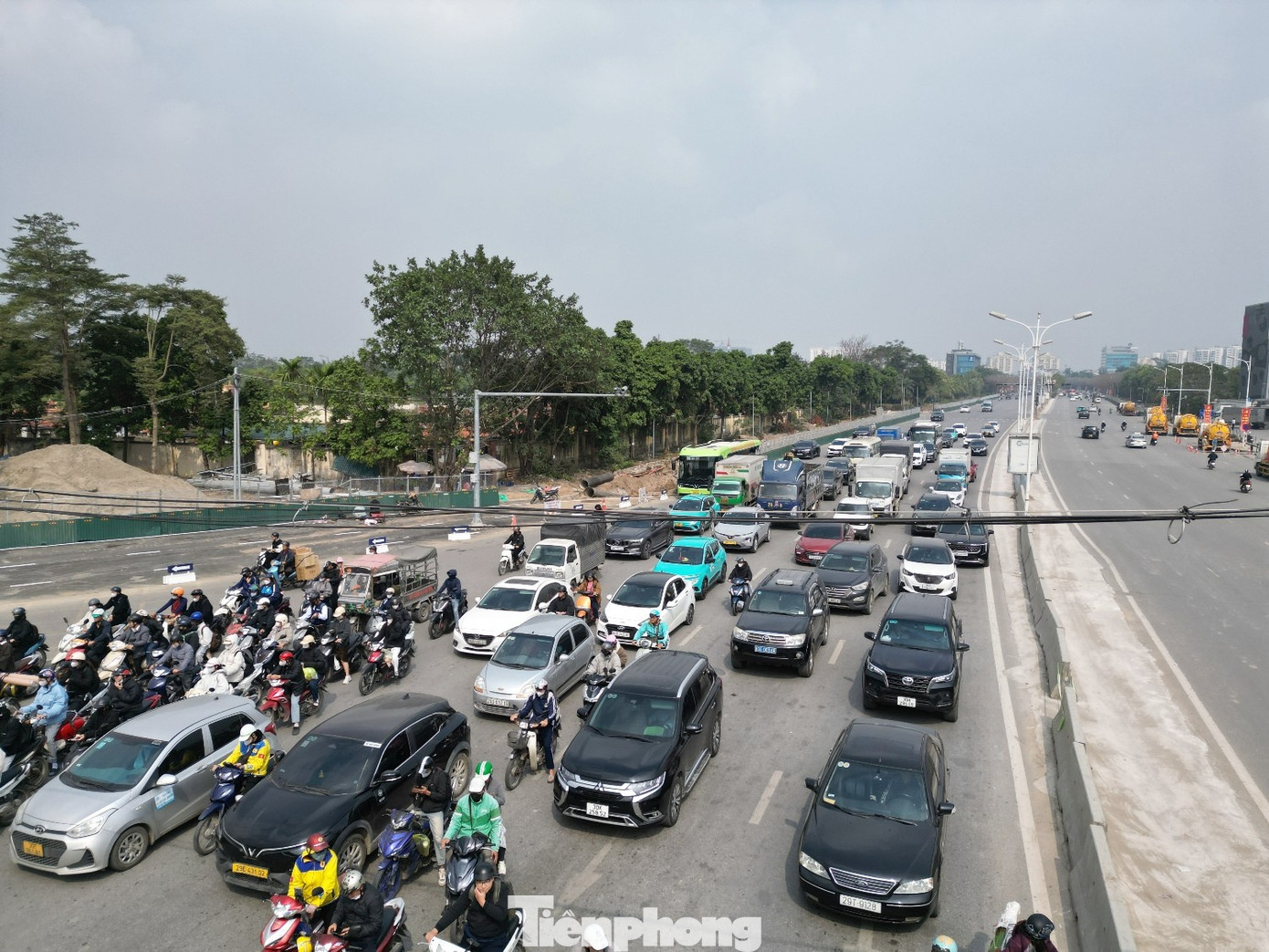 Xe đi lại thế nào khi điều chỉnh giao thông tại công trình hầm chui nút giao Cổ Linh?- Ảnh 3.