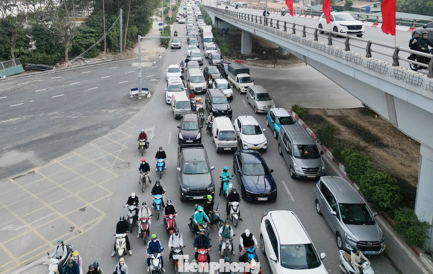 Xe đi lại thế nào khi điều chỉnh giao thông tại công trình hầm chui nút giao Cổ Linh?- Ảnh 4.