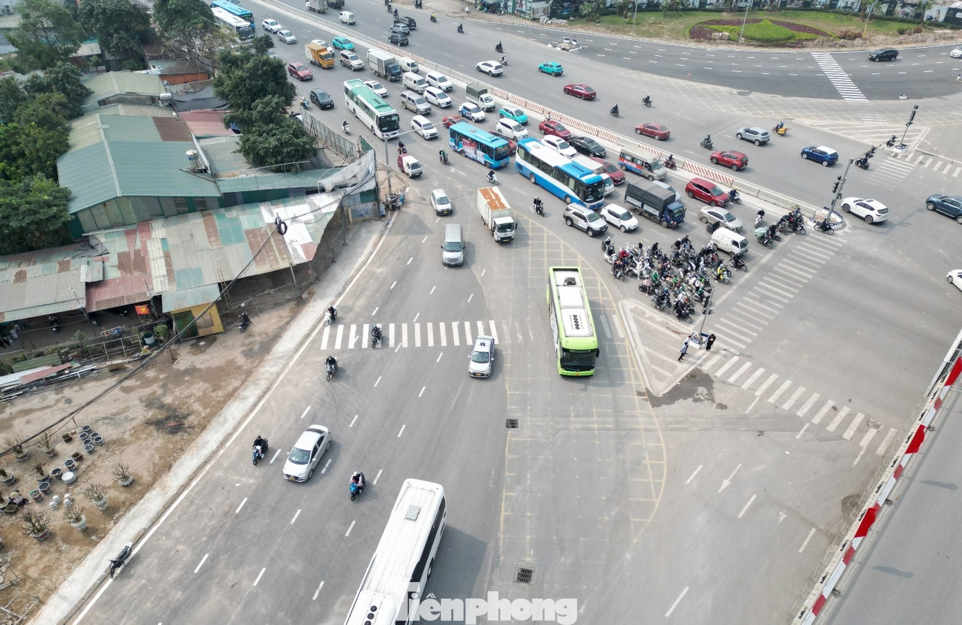 Xe đi lại thế nào khi điều chỉnh giao thông tại công trình hầm chui nút giao Cổ Linh?- Ảnh 5.