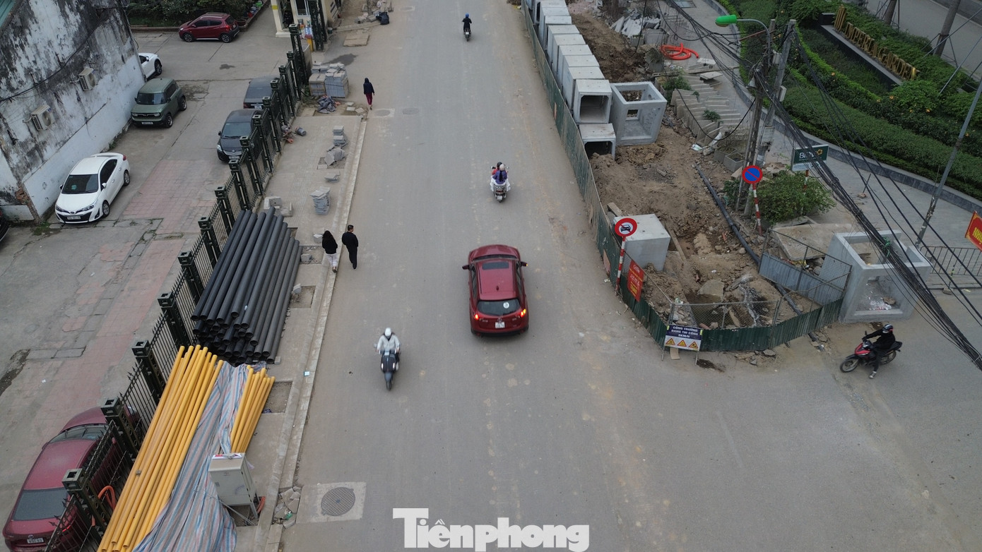 Hà Nội: Biển cấm ô tô xuất hiện giữa tuyến Nguyễn Tuân, tài xế lo 'dính' phạt nguội- Ảnh 7.