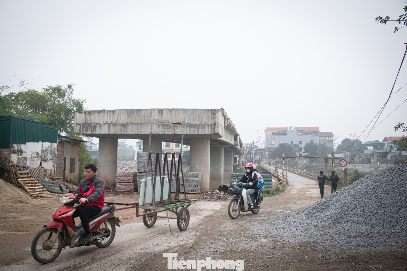 Hà Nội: Dự án cầu dừng thi công hơn nửa năm do vướng mặt bằng- Ảnh 1.