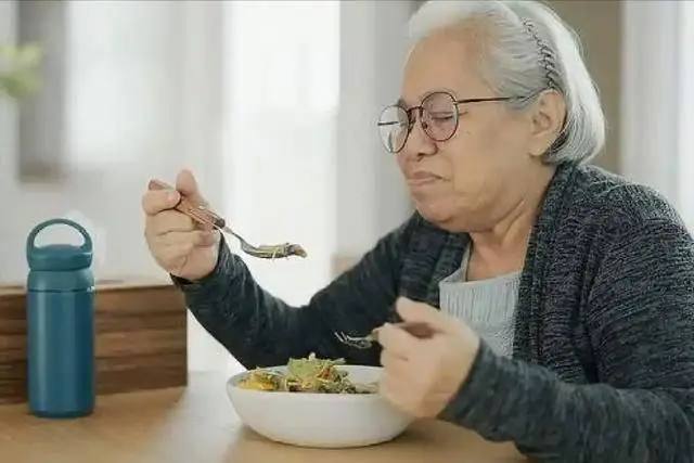 Người trên 60 tuổi thà ở nhà ngủ còn hơn là làm 4 điều này thường xuyên, càng làm càng hại thân- Ảnh 2.