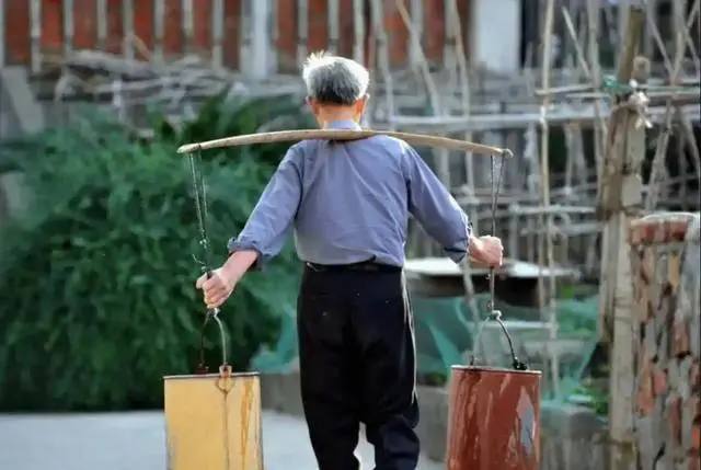 Người trên 60 tuổi thà ở nhà ngủ còn hơn là làm 4 điều này thường xuyên, càng làm càng hại thân- Ảnh 4.