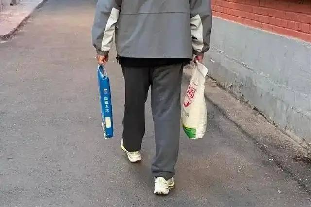 Người trên 60 tuổi thà ở nhà ngủ còn hơn là làm 4 điều này thường xuyên, càng làm càng hại thân- Ảnh 5.