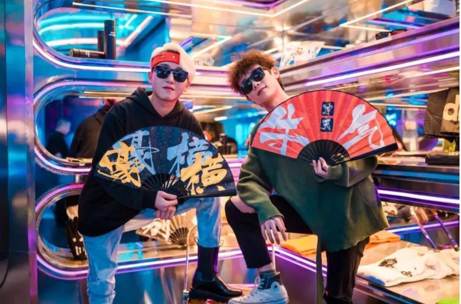 Đã quá mệt vì phải diễn, mọi người bắt đầu "sống thật" ngày Tết - Ảnh 2.