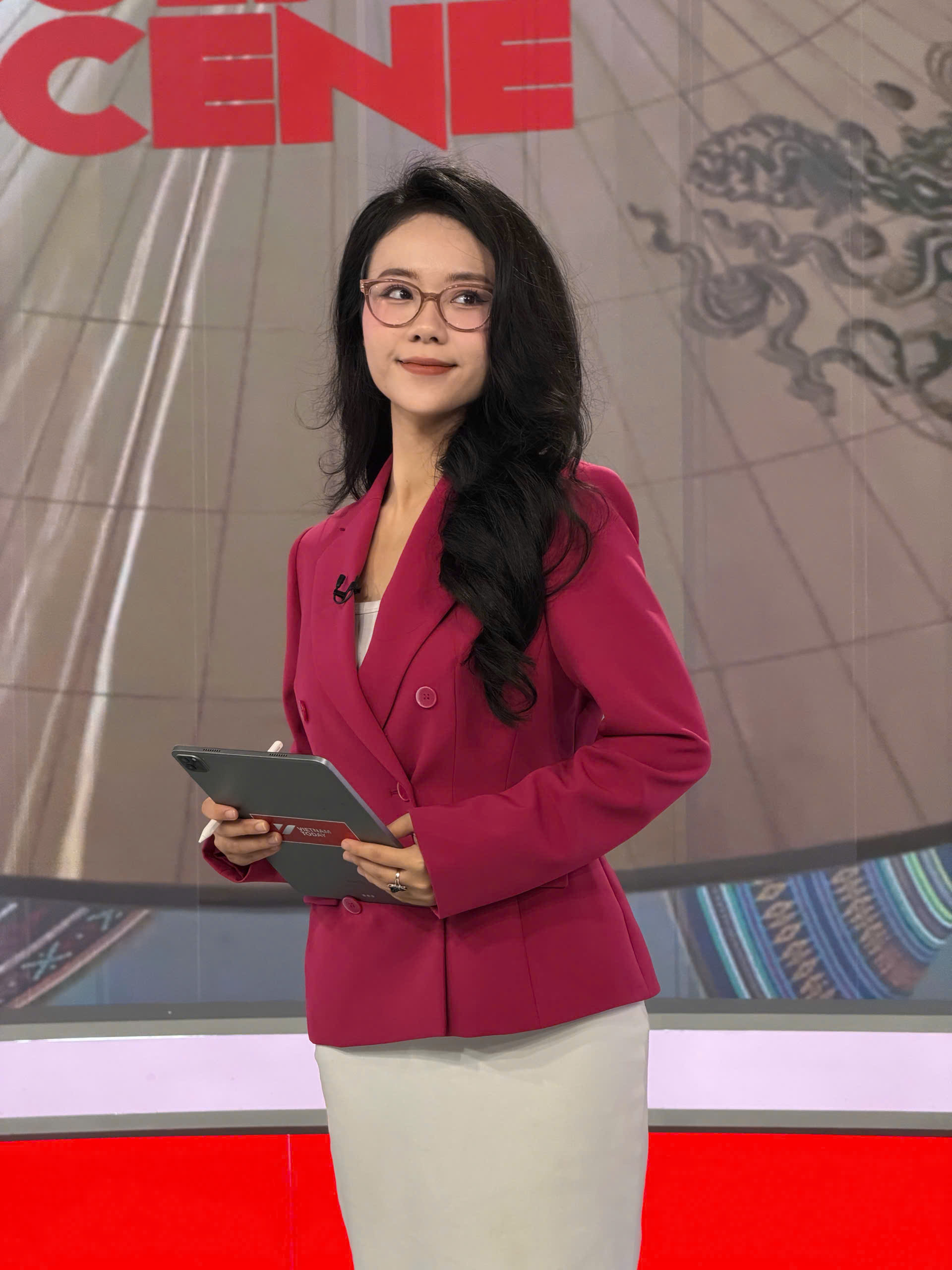 MC tuổi Ngọ xinh đẹp của Vietnam Today: "5 phút trước khi lên sóng là khoảng thời gian thót tim nhất"- Ảnh 3.